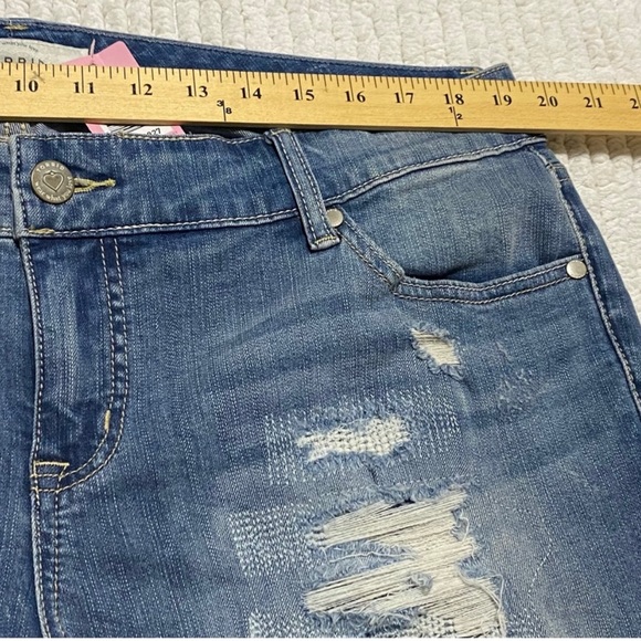 ABSOLUTELY NEW . Torrid Boyfriend Distress. - Picture 8 of 8